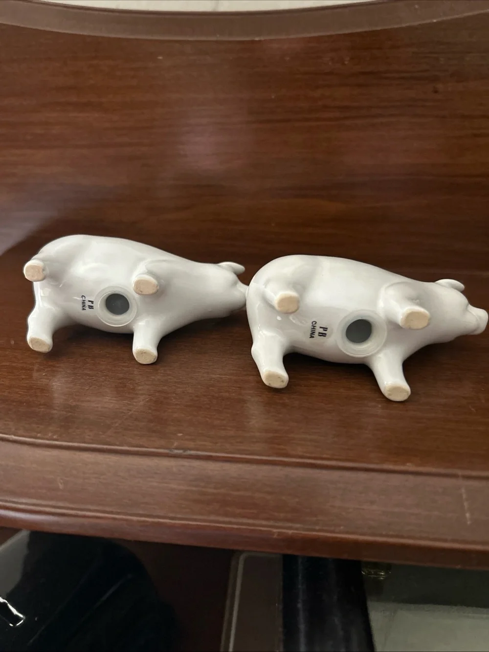 Pottery Barn White Ceramic Pig Salt &Pepper Shakers With Ears Down